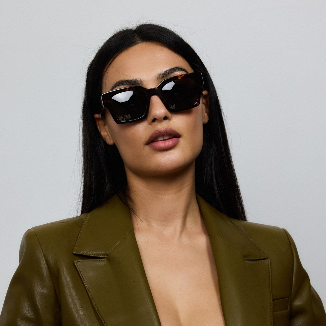 Woman wearing Yume Celuna Tortoiseshell sunglasses