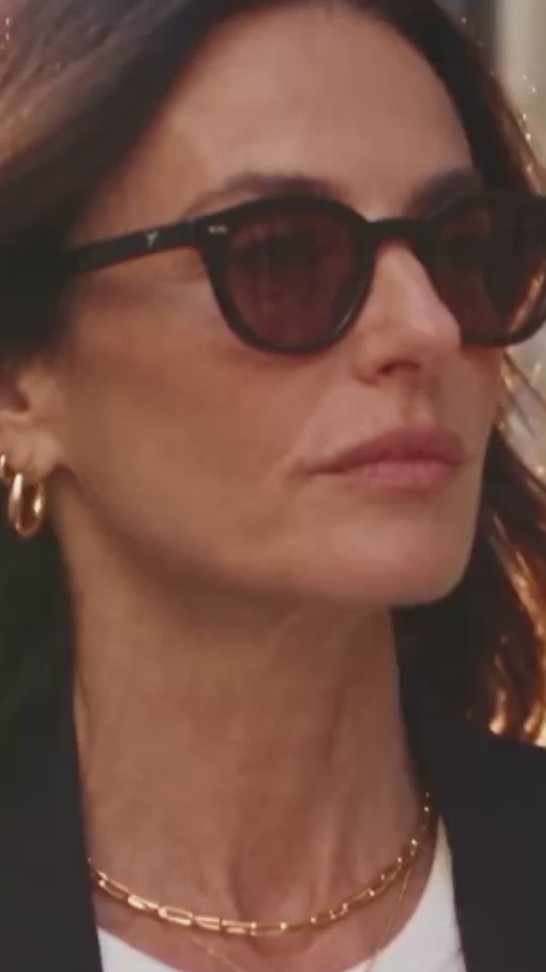 Video: model wearing Yume Noxie – Black/Red sunglasses